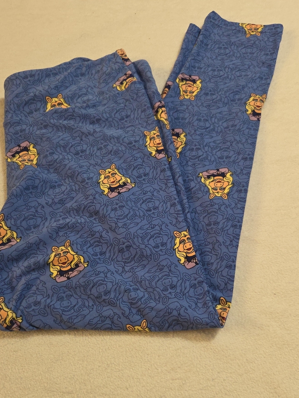 LULAROE THE MUPPETS MISS PIGGY LEGGINGS